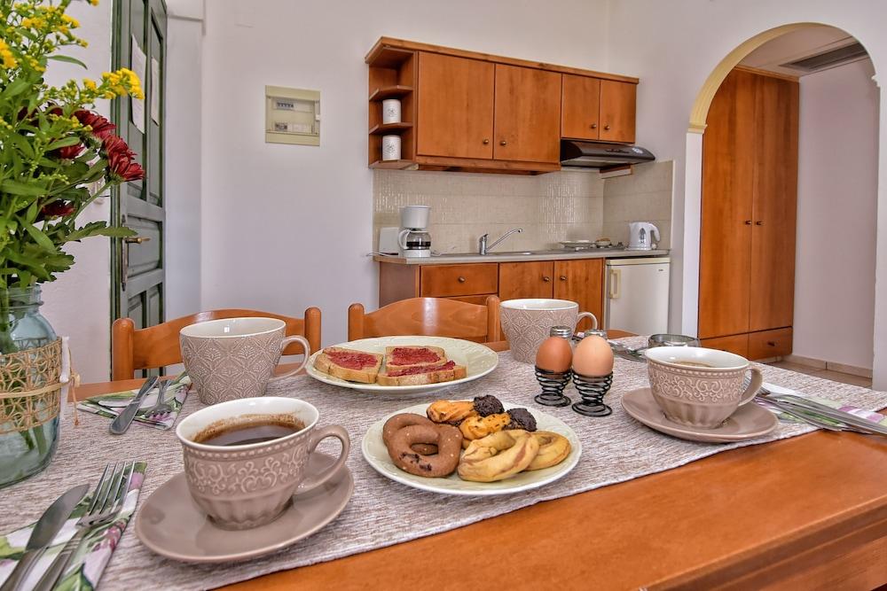Aspri Petra Apartments Аналипси Экстерьер фото